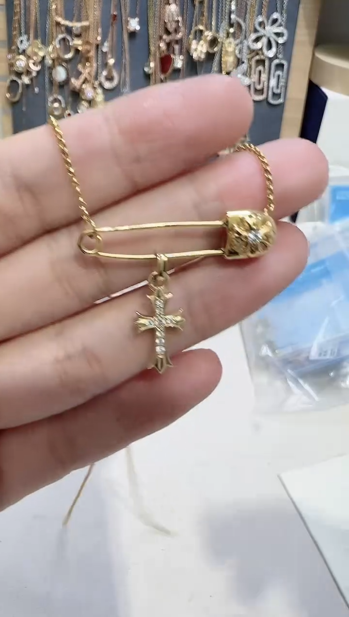 【闪购商品】天然钻石项链18K金镶嵌多样性发货发其一