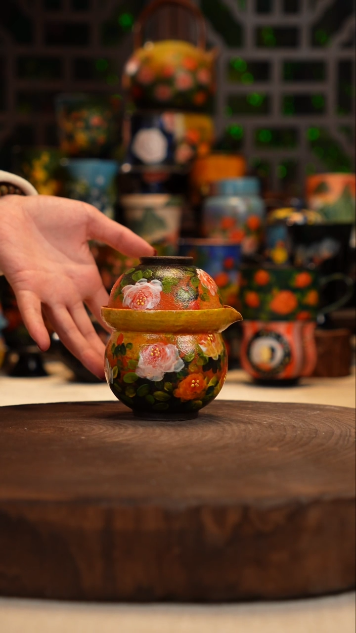 油画    釉下彩  宝瓶