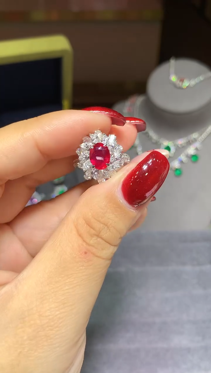 18K金镶嵌戒指红宝石2.04ct