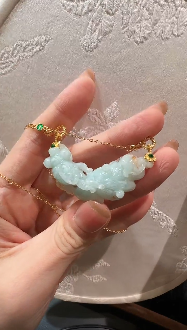 翡翠未镶嵌颈饰国风