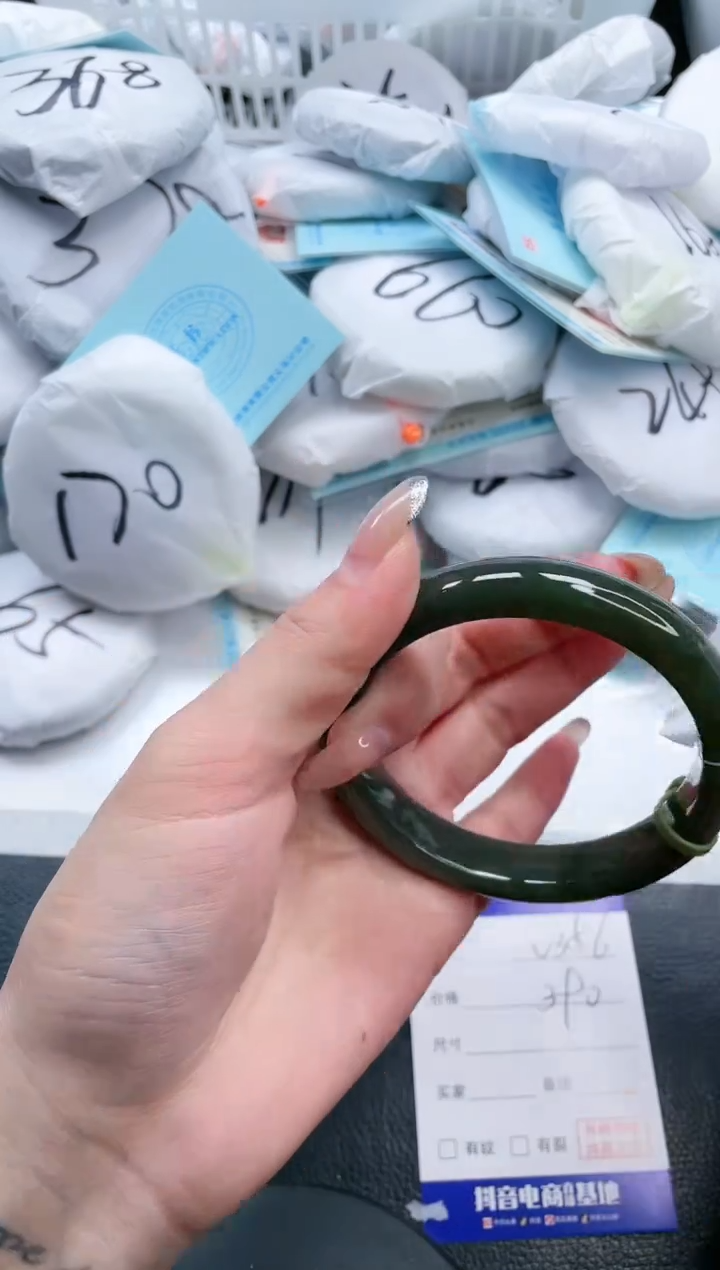 【闪购商品】和田玉手镯未镶嵌14V356-61