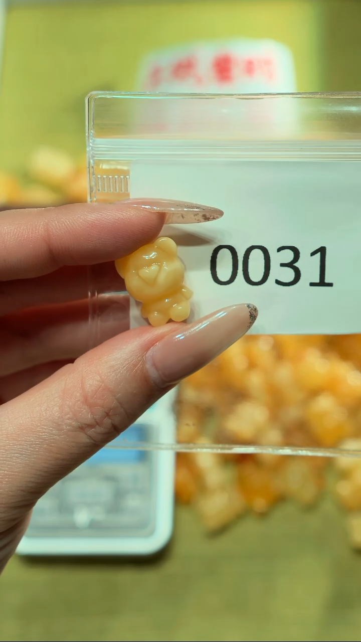 蜜蜡吊坠(不含链)未镶嵌【特价款】保真蜜蜡小熊打孔不退不换-0031