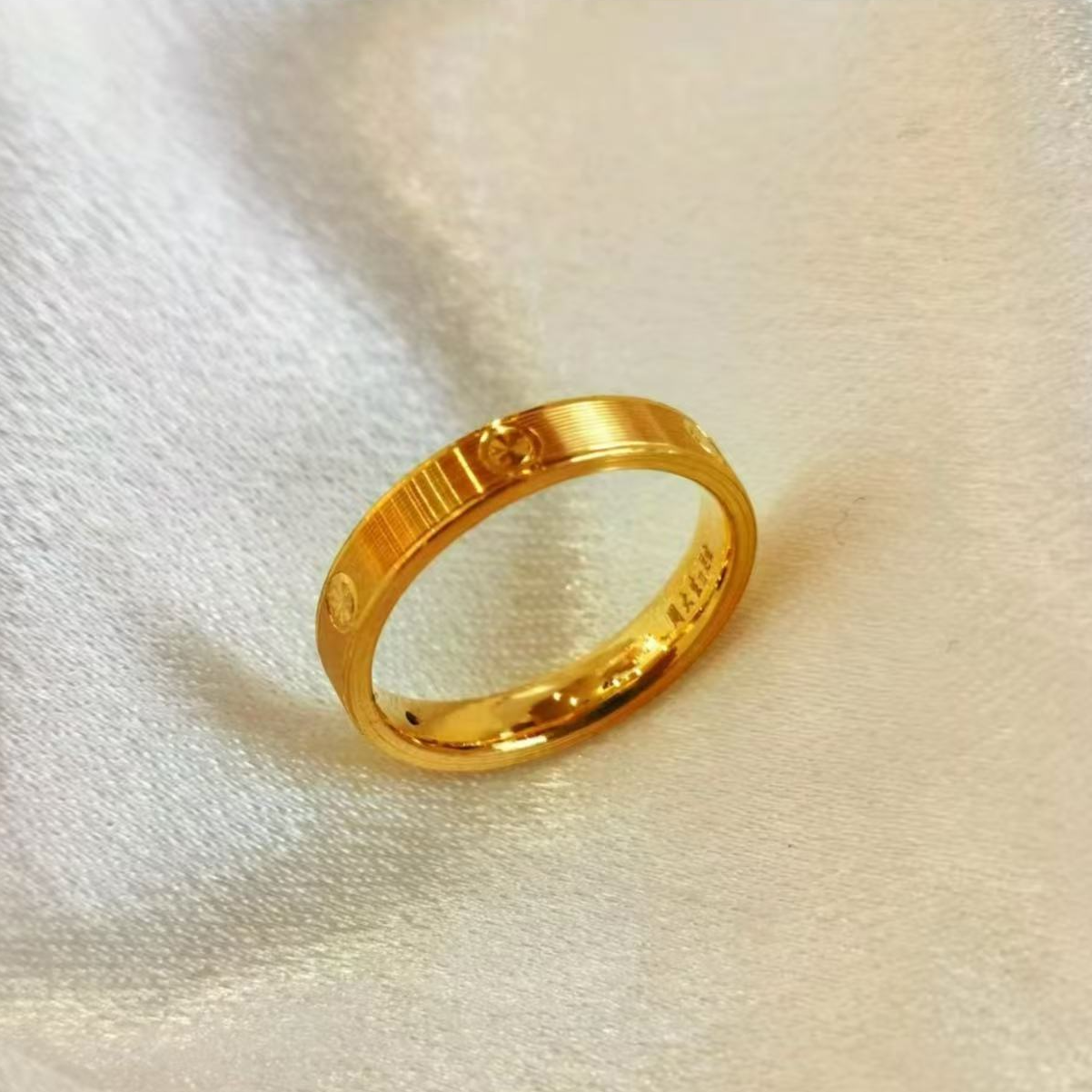 Chow Tai Seng/周大生中卡拉丝足金戒指送女朋友圣诞节礼物