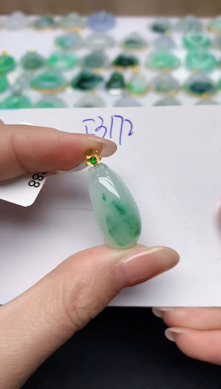 颈饰18K金镶嵌翡翠天然缅甸A货翡翠百元以上9元证书费自理