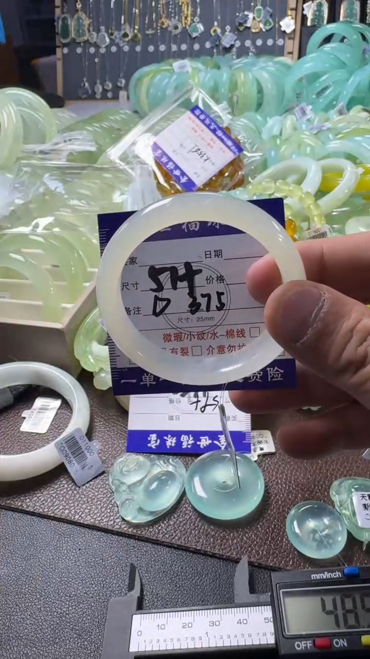 未镶嵌蛇纹石玉手镯1