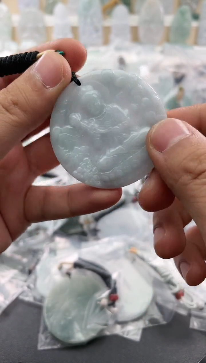 翡翠未镶嵌颈饰..../5/26/ 238