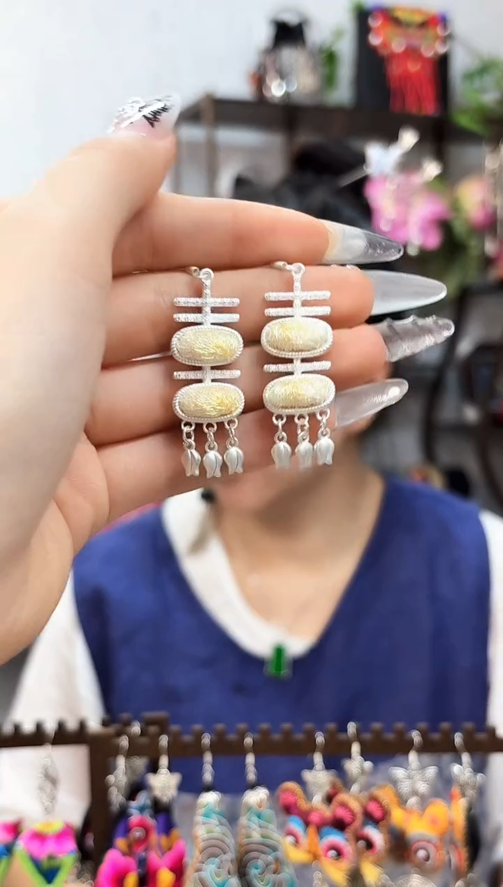 织绣云织瑶非遗老绣饰品314