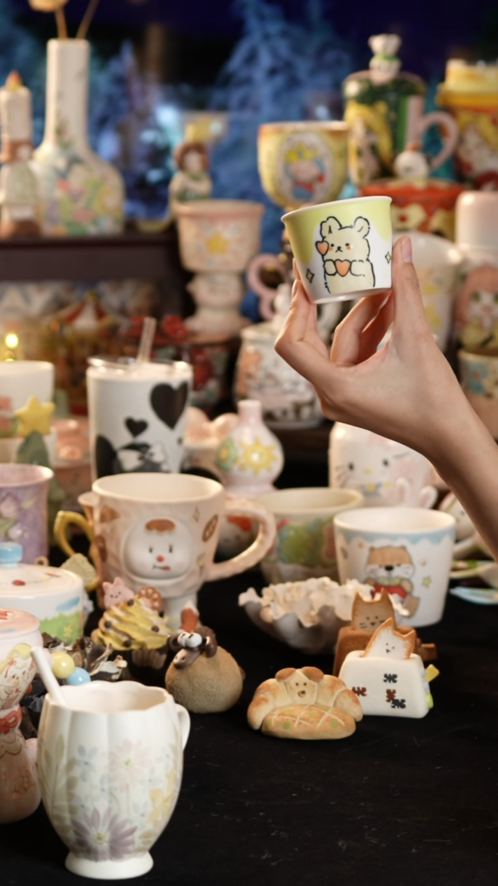 摆件陶景德镇釉下彩手绘设计师款陶瓷