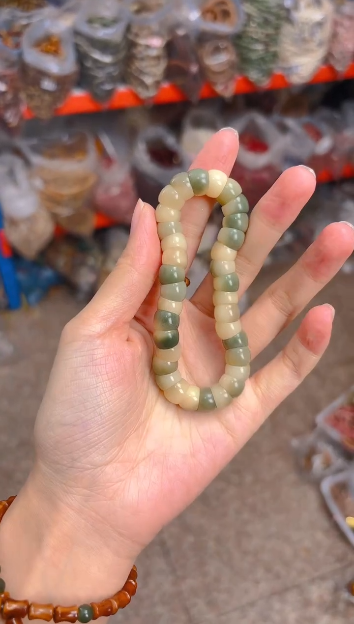 吊坠菩提根/象牙果绿色飘花小肠单圈