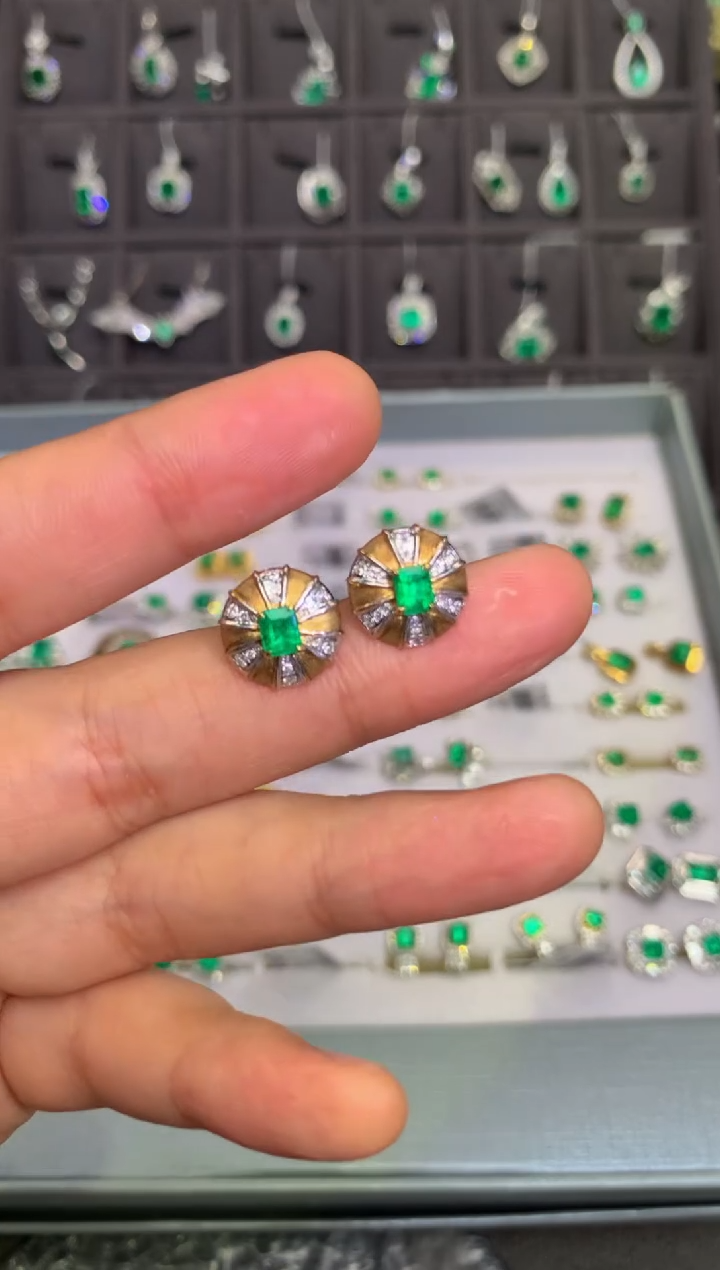 【闪购商品】祖母绿耳饰18K金镶嵌0.48克拉