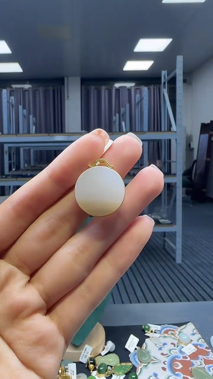 18K金镶嵌和田玉挂件1