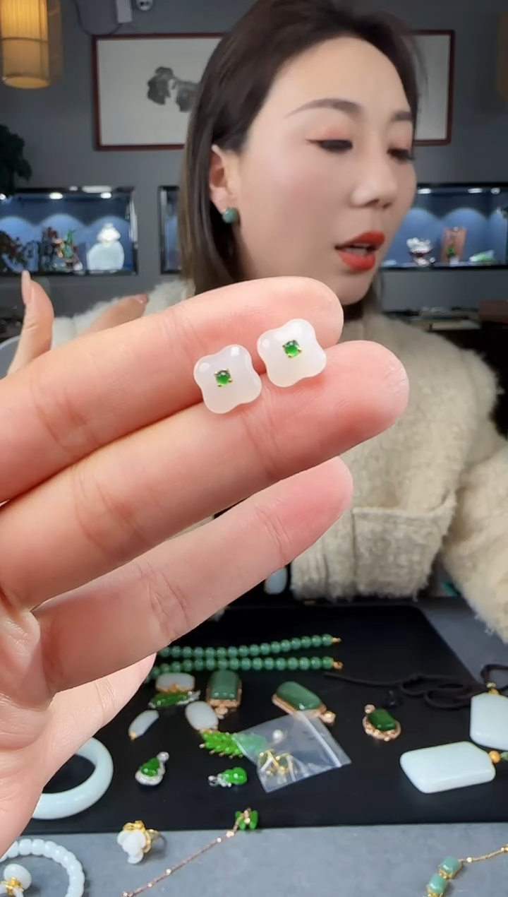 【闪购商品】和田玉耳钉18K金镶嵌1