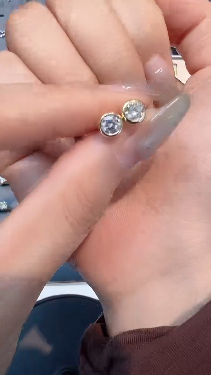 【闪购商品】钻石/18K金镶嵌60分耳钉