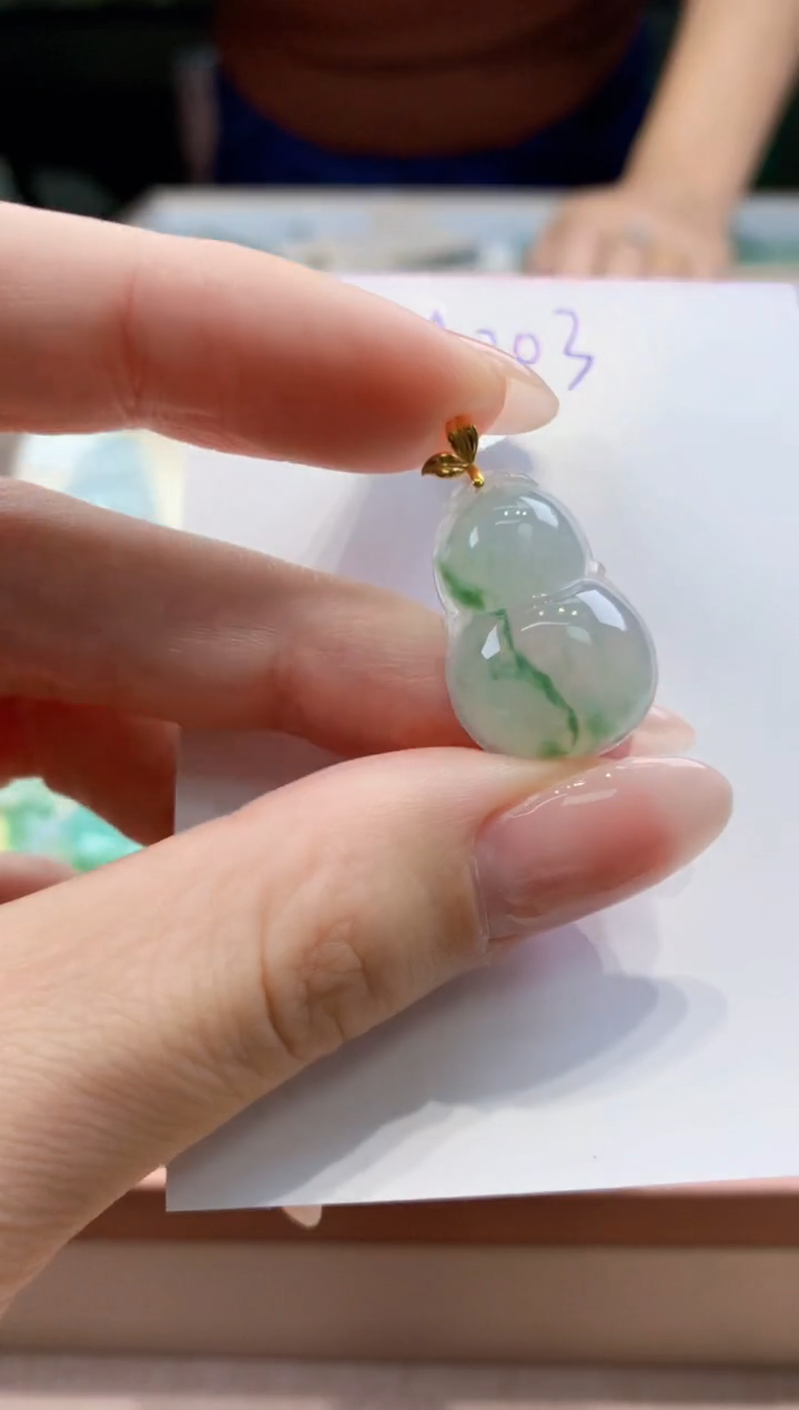 翡翠18K金镶嵌颈饰天然缅甸a货翡翠