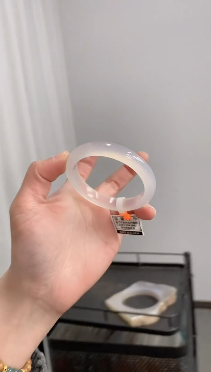 【闪购商品】玛瑙/玉髓手镯未镶嵌52圈