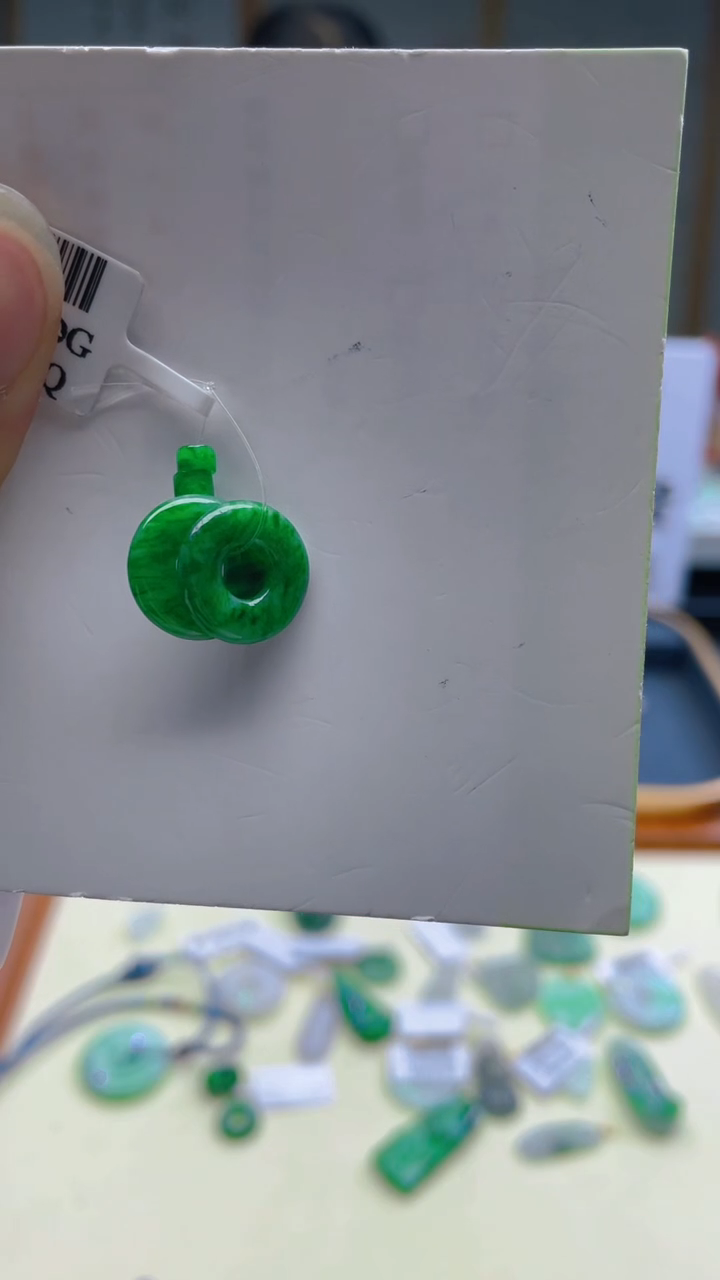 【闪购商品】翡翠颈饰未镶嵌天然A货翡翠