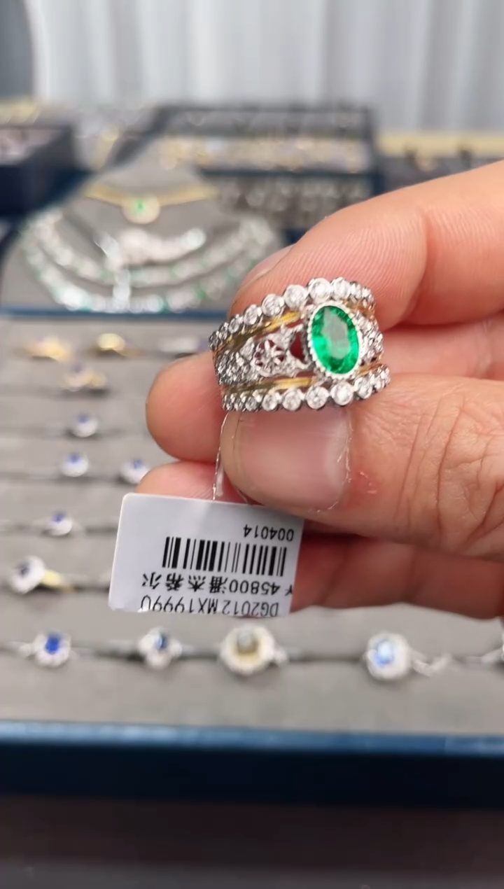 【闪购商品】祖母绿戒指18K金镶嵌1ct/潘杰希尔/布契拉提