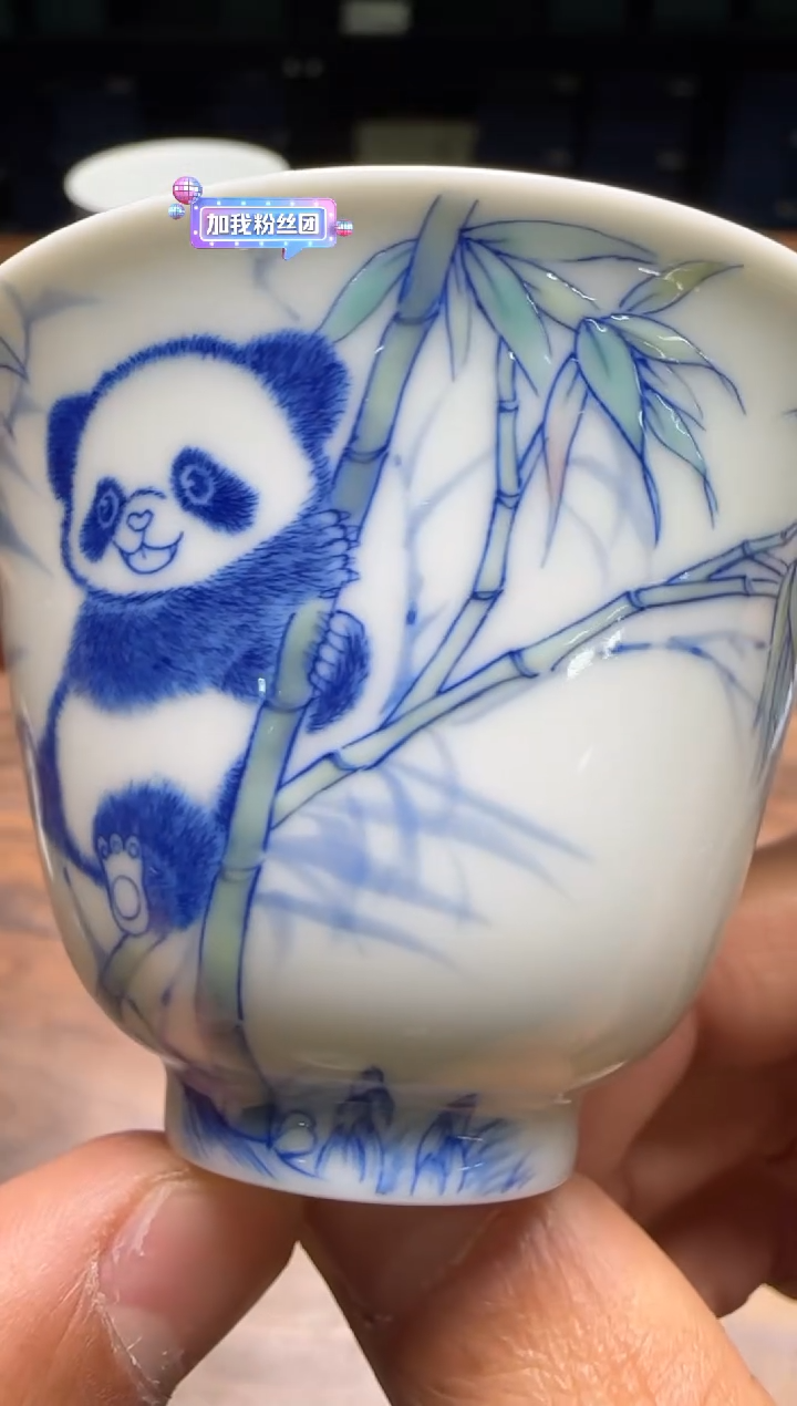 一儒堂 青花加彩熊猫铃铛杯