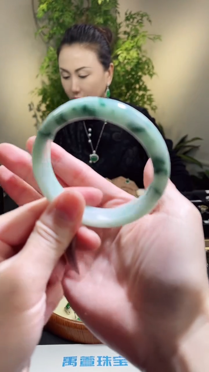 【闪购商品】翡翠手镯未镶嵌正圈