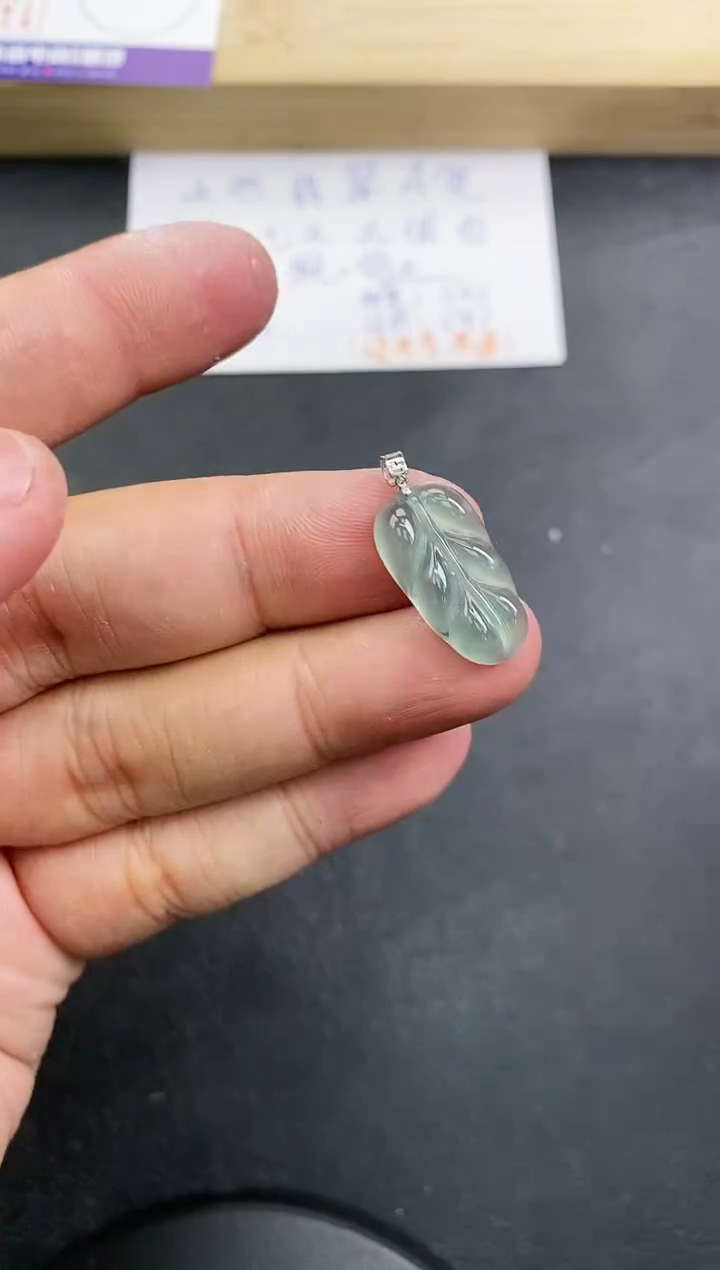 【闪购商品】翡翠颈饰18K金镶嵌天然翡翠A货吊坠（多样性发货）赠皮绳