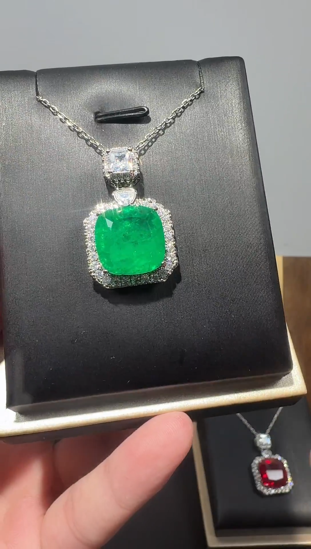 吊坠(赠链)18K金镶嵌祖母绿057