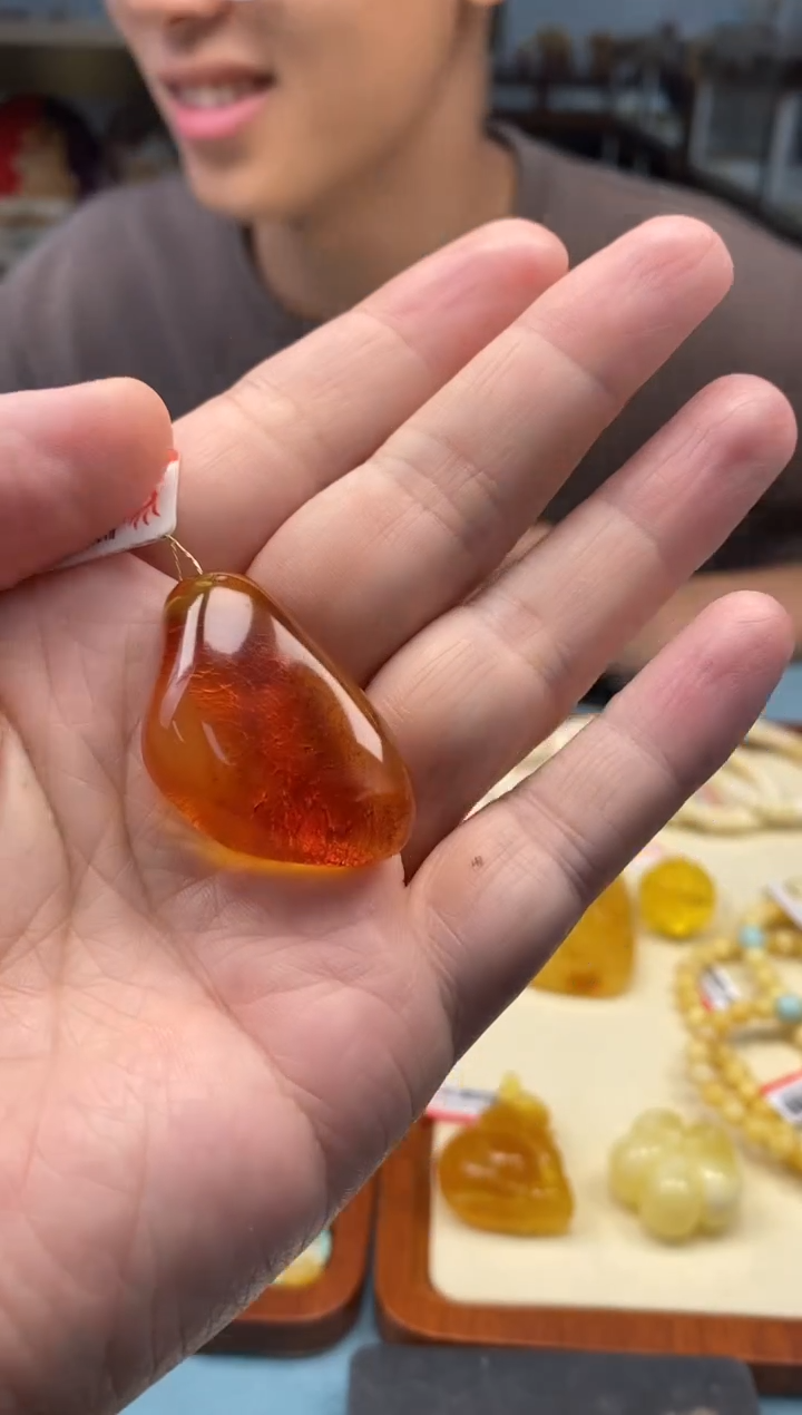 未镶嵌颈饰琥珀吊坠