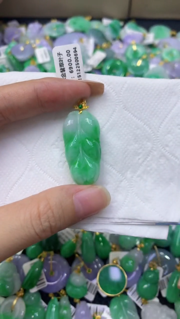 颈饰18K金镶嵌翡翠天然缅甸翡翠A货