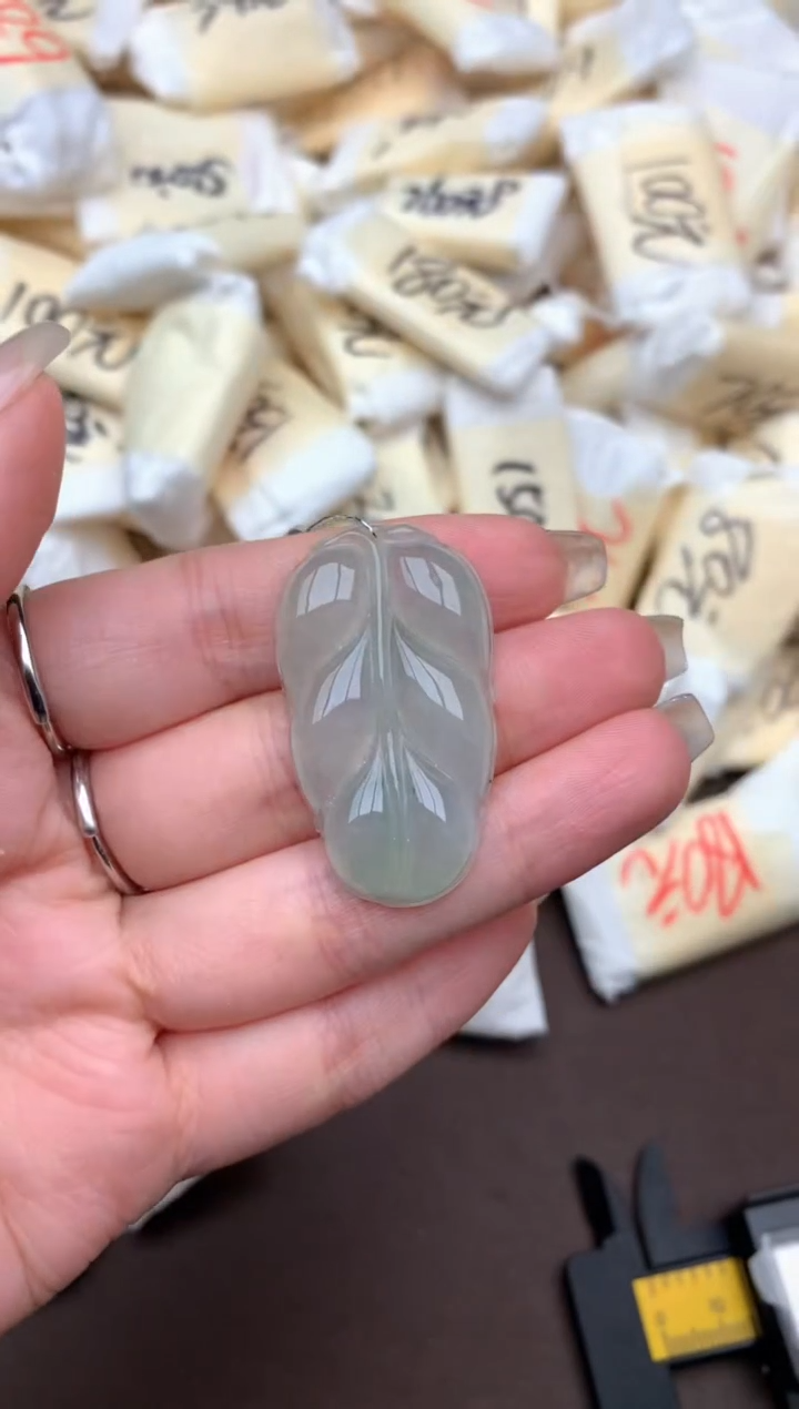 【闪购商品】翡翠挂件未镶嵌—   