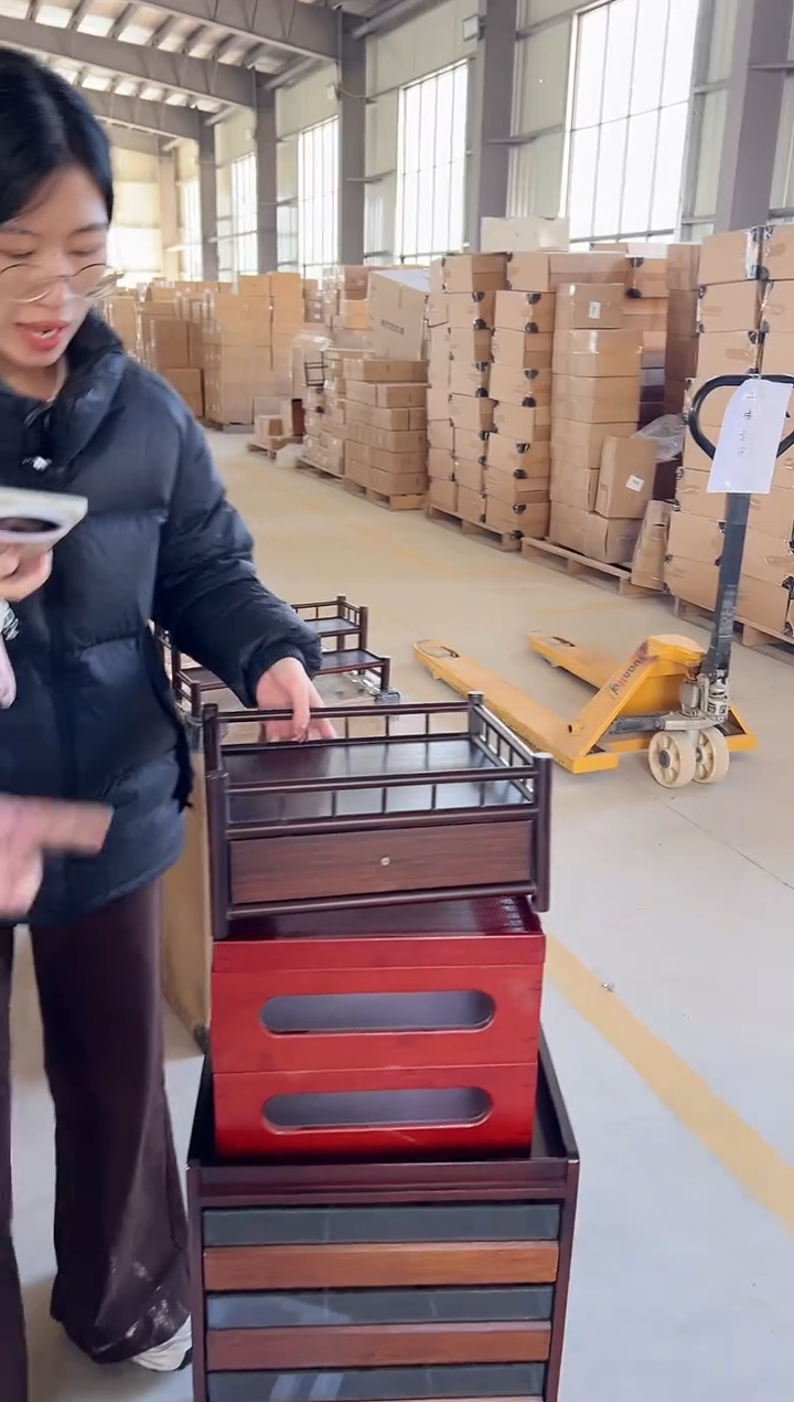 深色收纳带抽屉柜