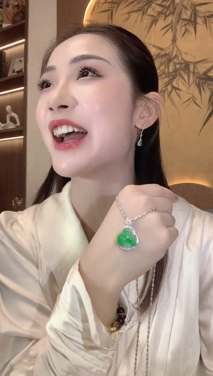 【闪购商品】翡翠吊坠(不含链)18K金镶嵌A37