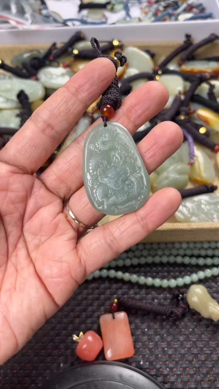 【闪购商品】和田玉颈饰未镶嵌多样性发货没有证书拍一发一有瑕