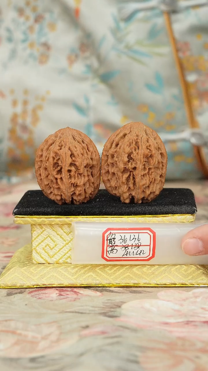 【闪购商品】文玩核桃把件龙纹将军榜