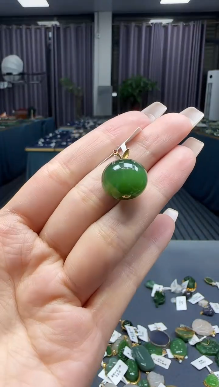 和田玉18K金镶嵌挂件1