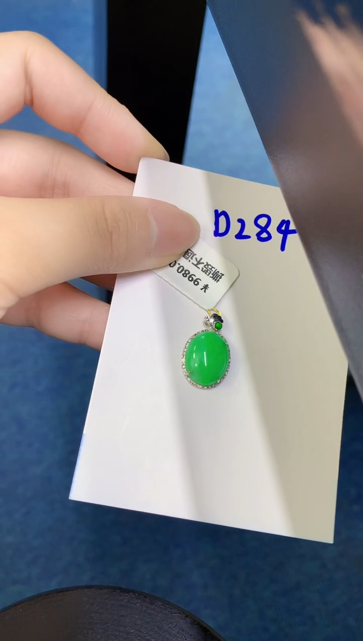 翡翠18K金镶嵌颈饰000000000