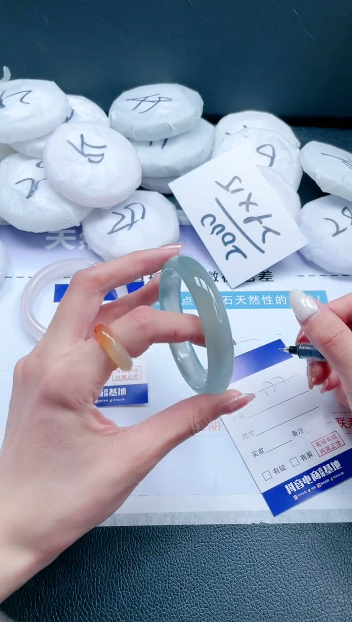 【闪购商品】石英质玉手镯未镶嵌纹16J177-56