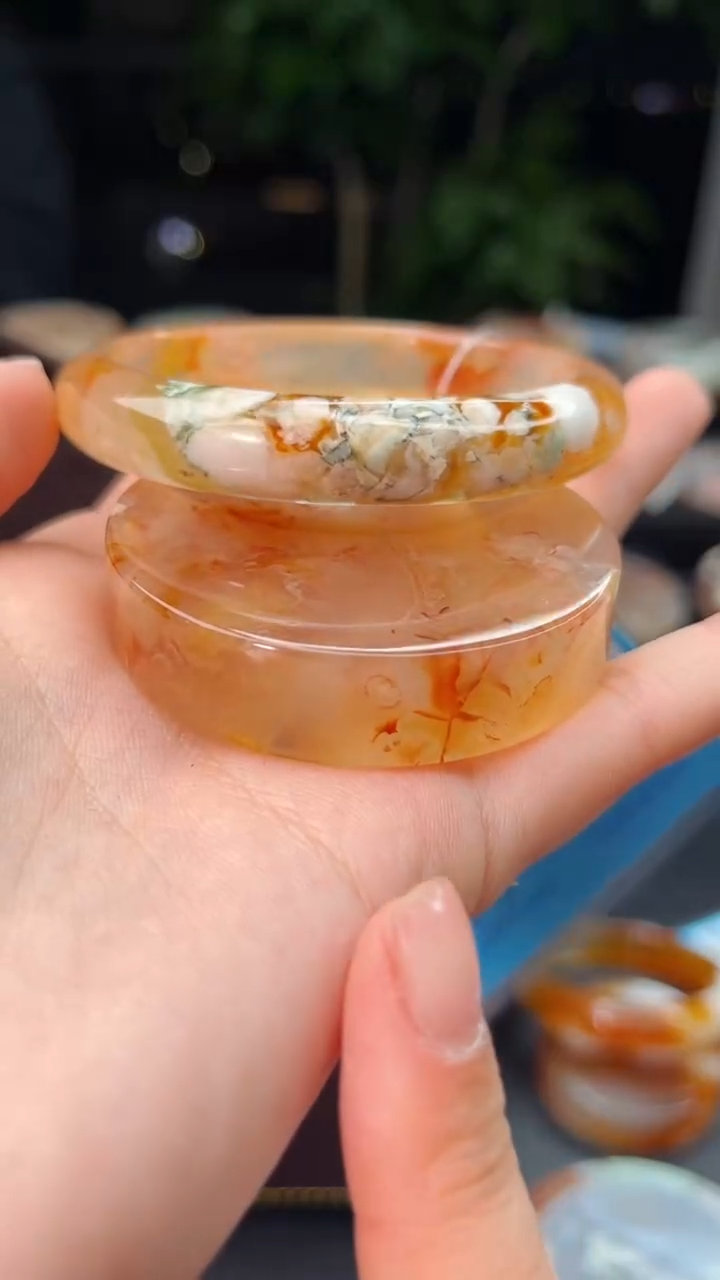 【闪购商品】石英质玉手镯未镶嵌赠送镯心（圈口56