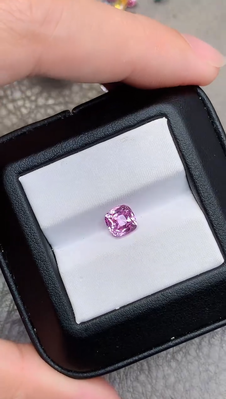 【闪购商品】彩色蓝宝石裸石未镶嵌1.87ct 无烧 粉蓝宝 ZZH