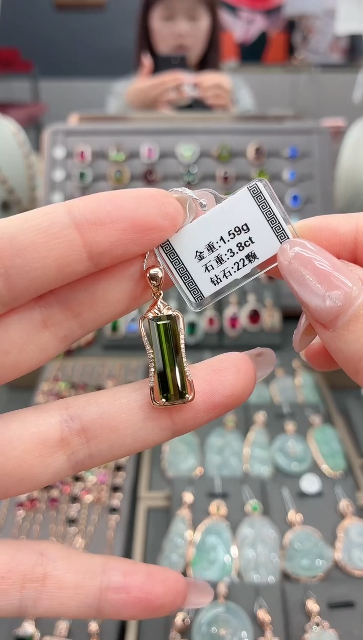 颈饰18K金镶嵌碧玺3.8  