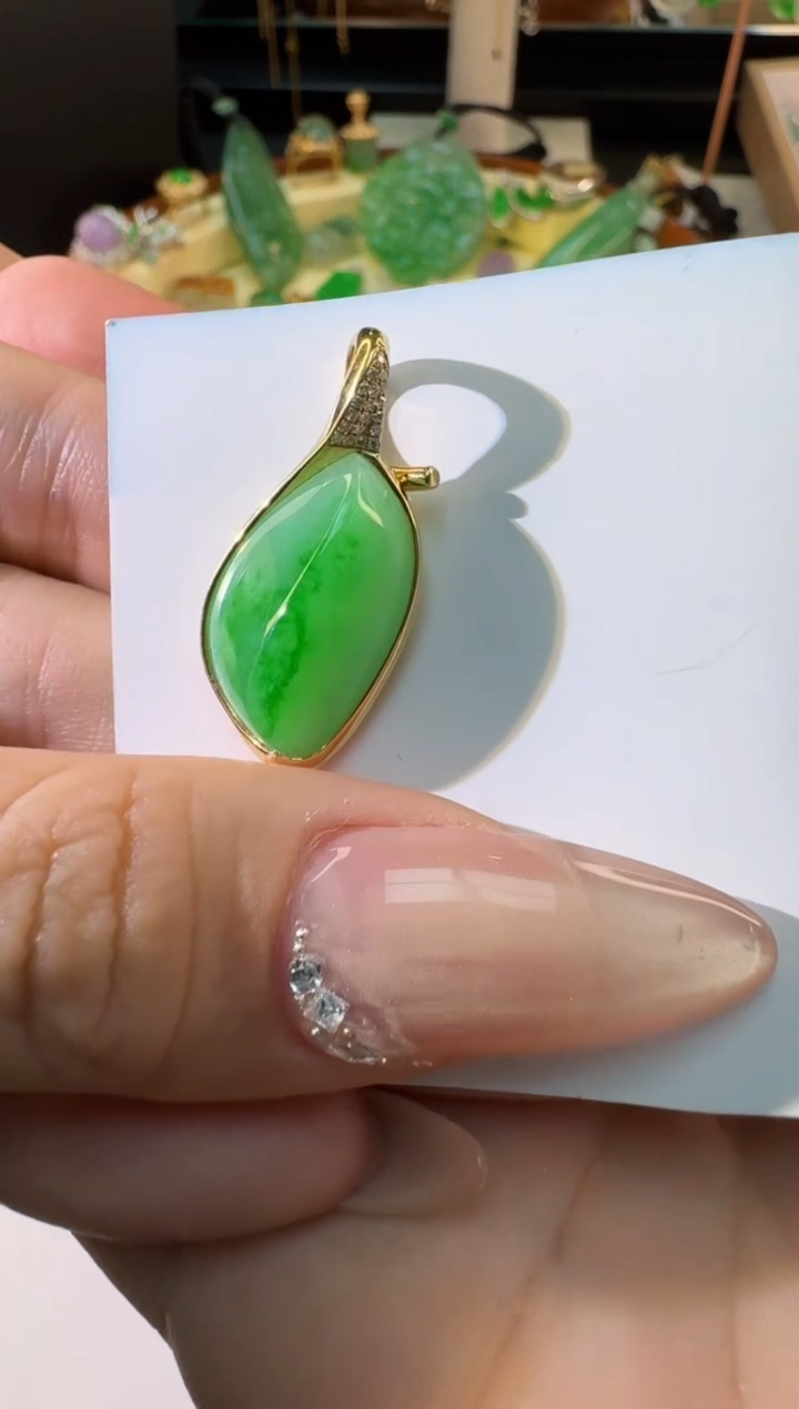 【闪购商品】翡翠颈饰18K金镶嵌缅甸翡翠A货吊坠