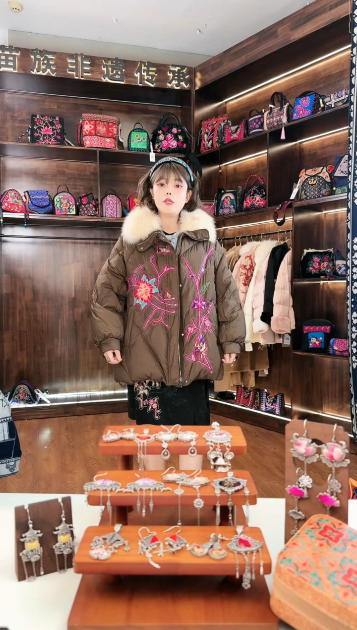 【闪购商品】织绣L03蚩梦苗族古绣