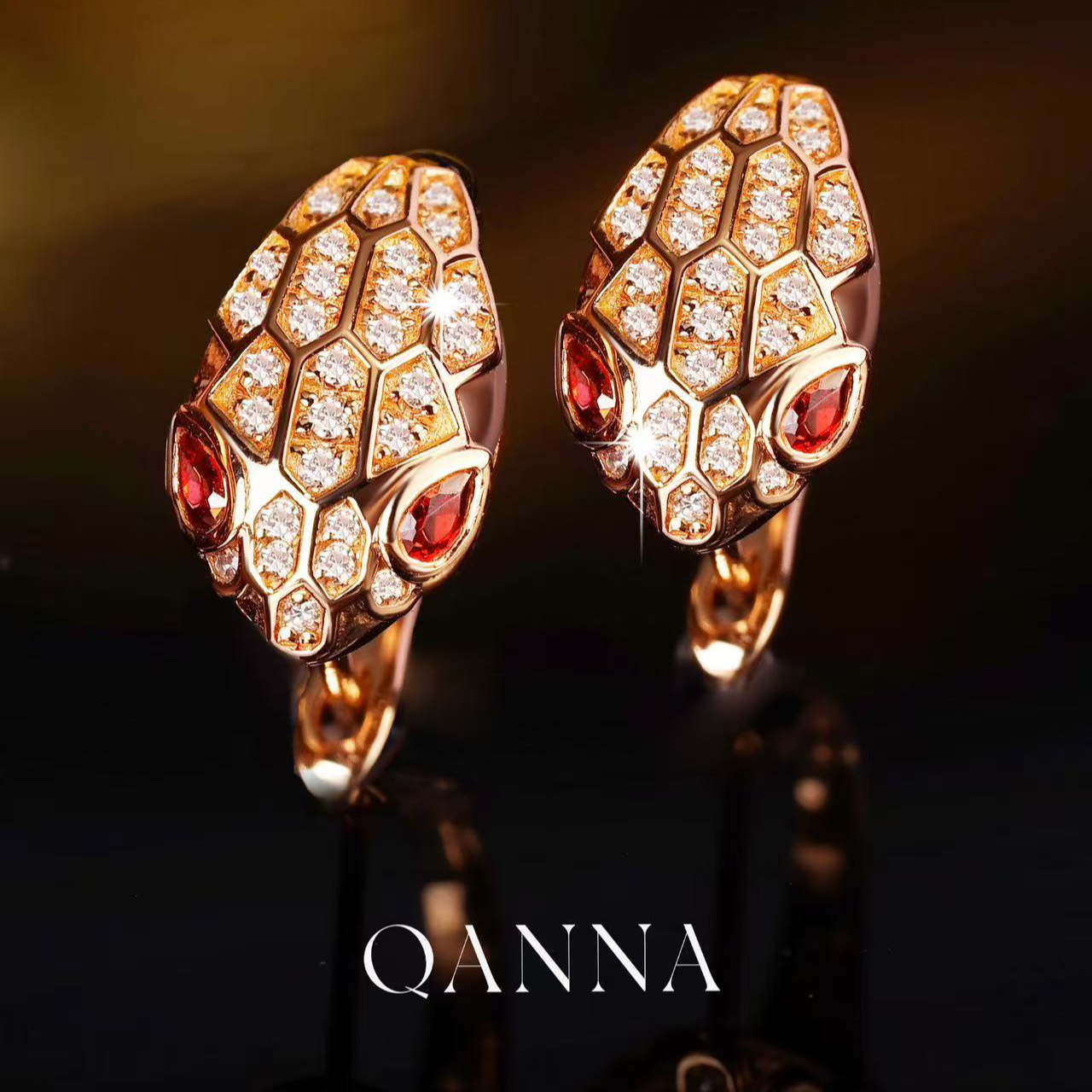 QANNA【满钻红色蛇头】18K金天然宝石欧美灵蛇系列钻石耳扣AF