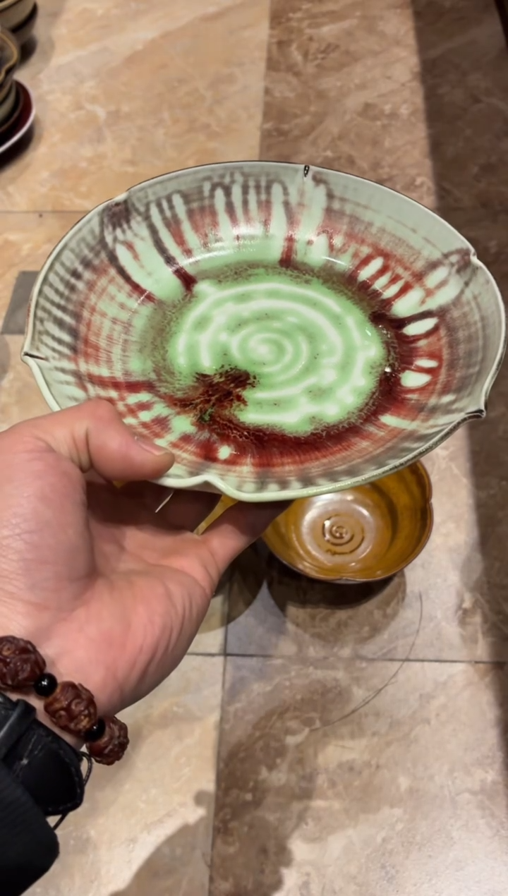 瓷片费****子612红心玻化绿花瓣盘1个