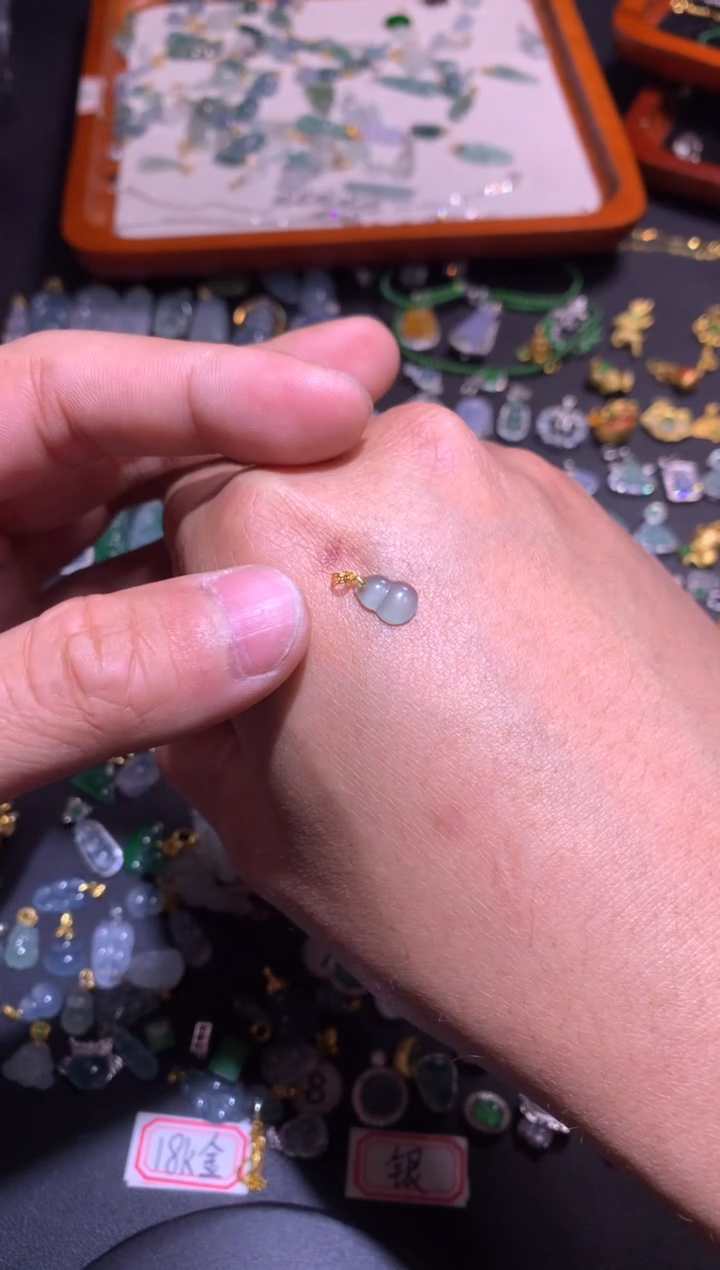 【闪购商品】翡翠吊坠(不含链)18K金镶嵌1