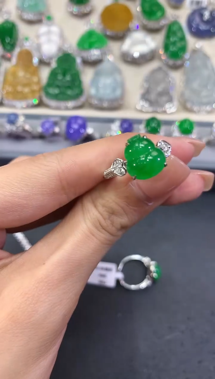 【闪购商品】翡翠戒指18K金镶嵌w81         