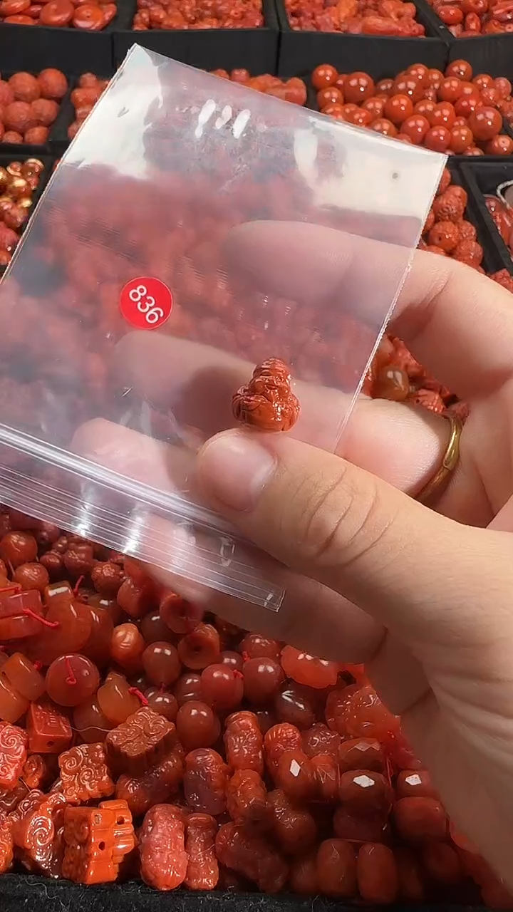 颈饰未镶嵌南红玛瑙1