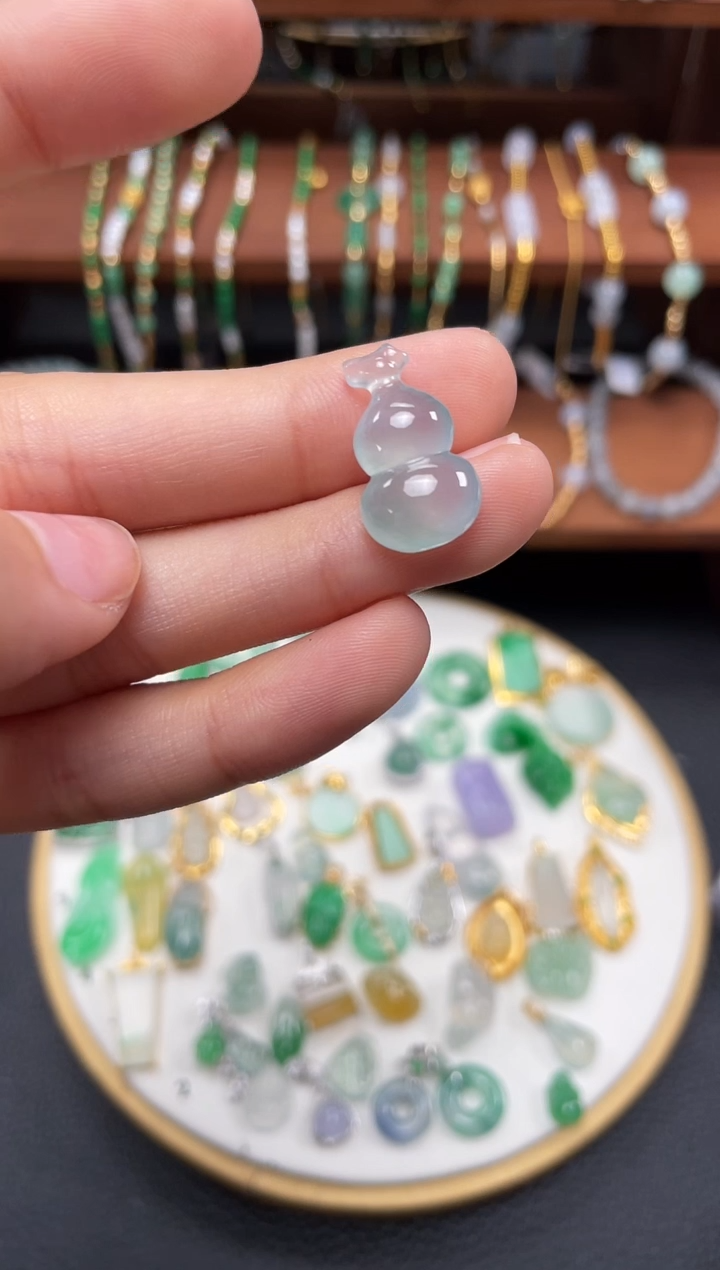 【闪购商品】翡翠吊坠(不含链)未镶嵌一个   JK132