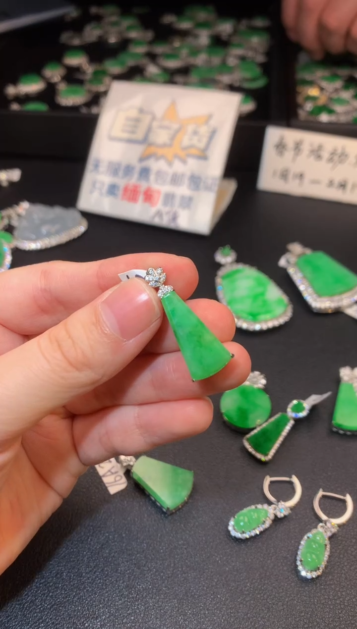 【闪购商品】翡翠颈饰银S925镶嵌翡翠