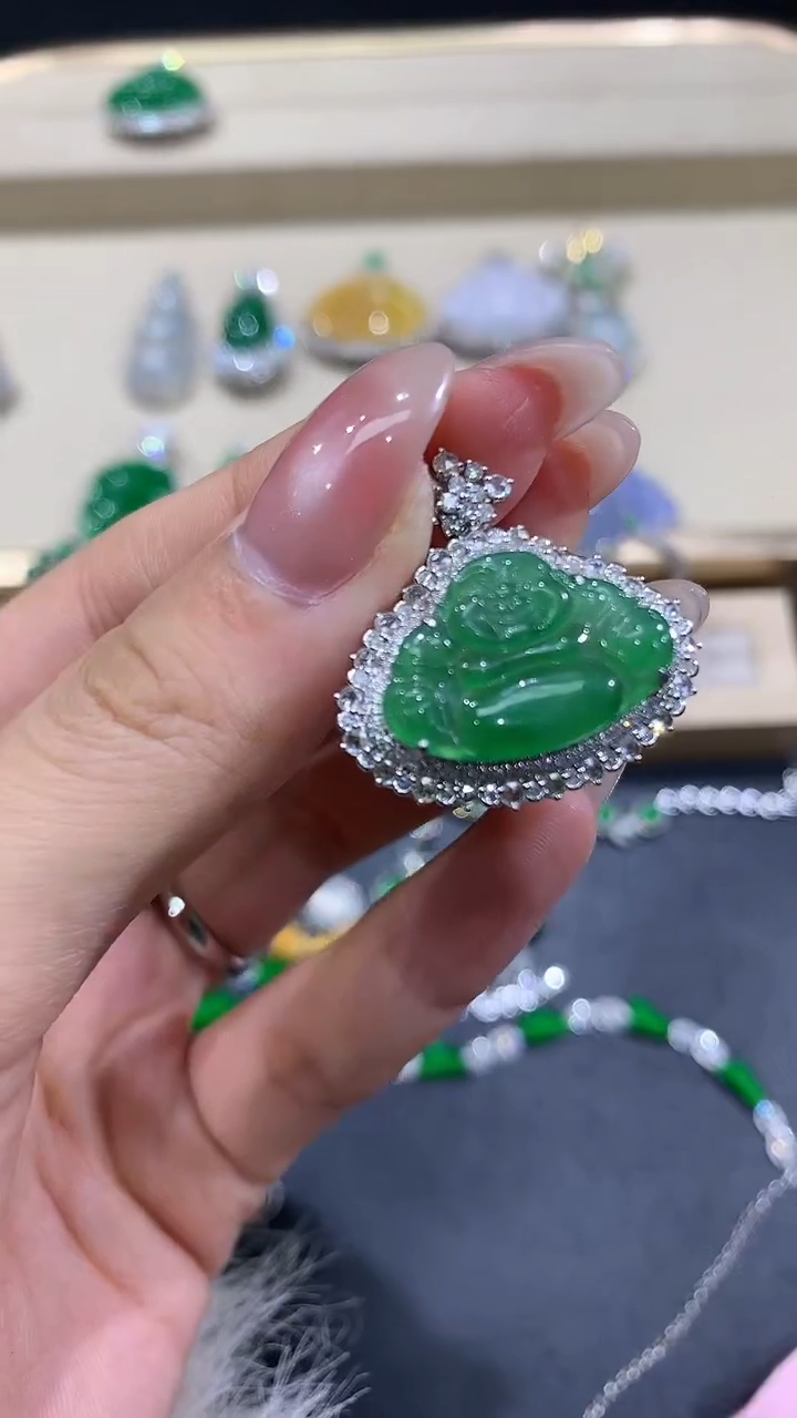 【闪购商品】翡翠吊坠(不含链)18K金镶嵌107团购