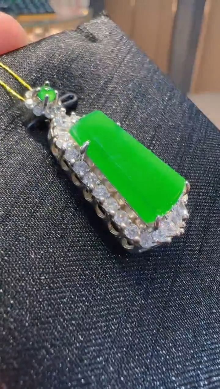 【闪购商品】翡翠吊坠(不含链)银S925镶嵌多样性发货一件