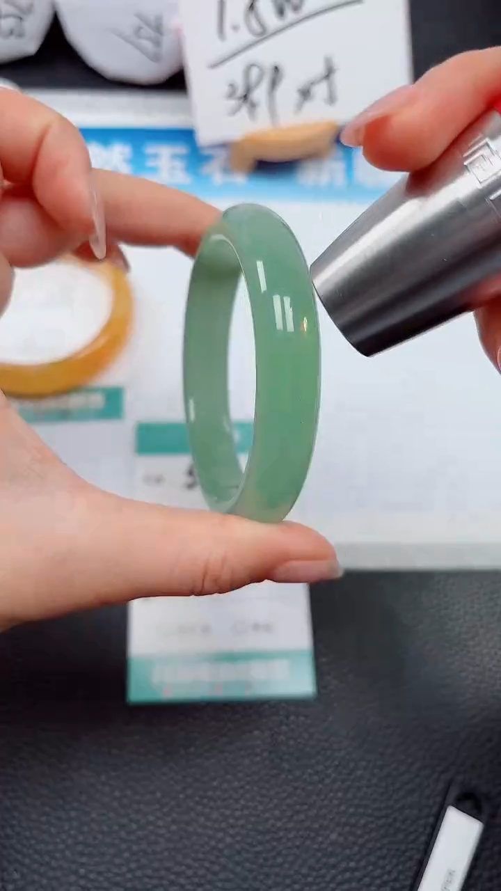 【闪购商品】石英质玉手镯未镶嵌512